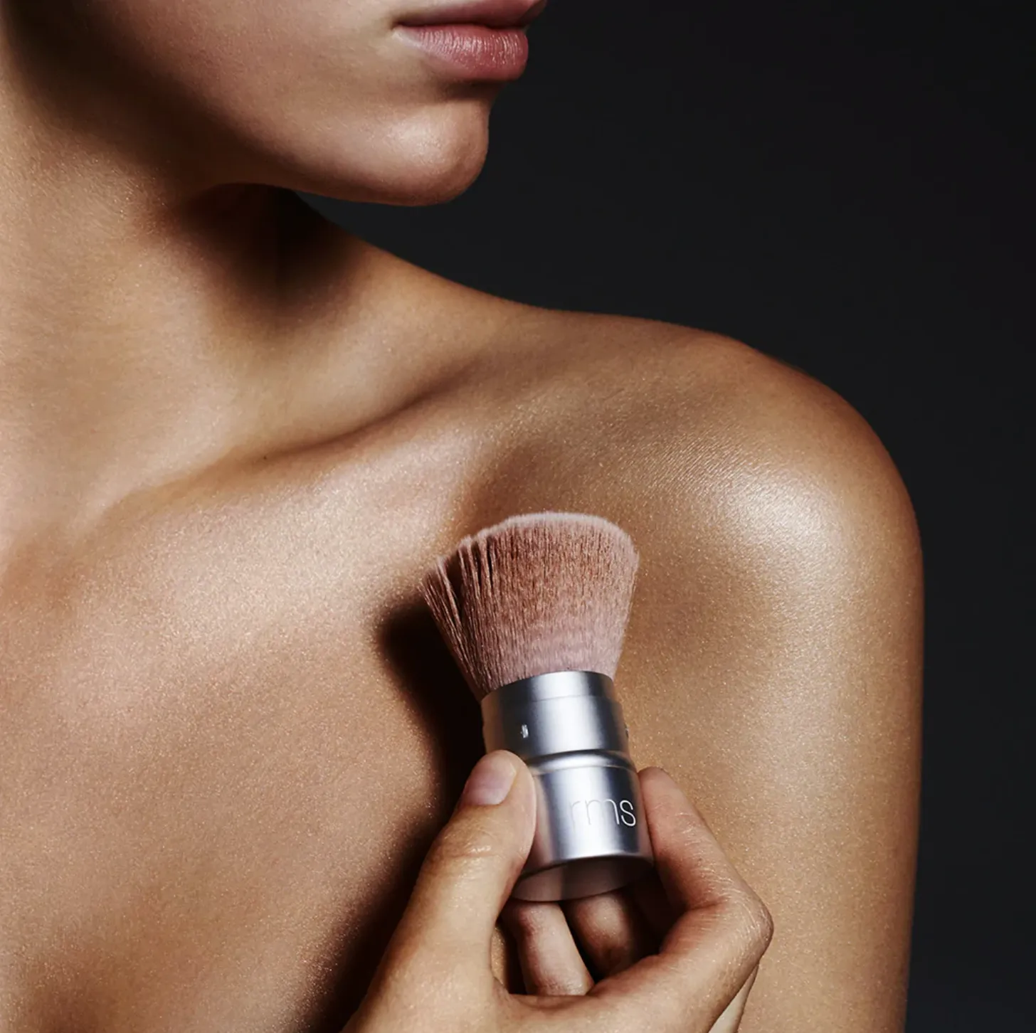 rms beauty Living Glow Face&Body Powder Brush